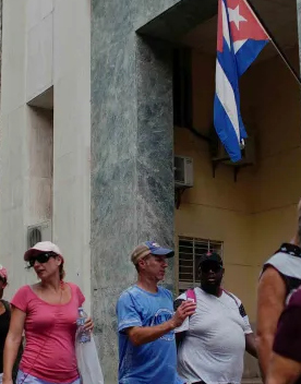 an American family travel to Cuba